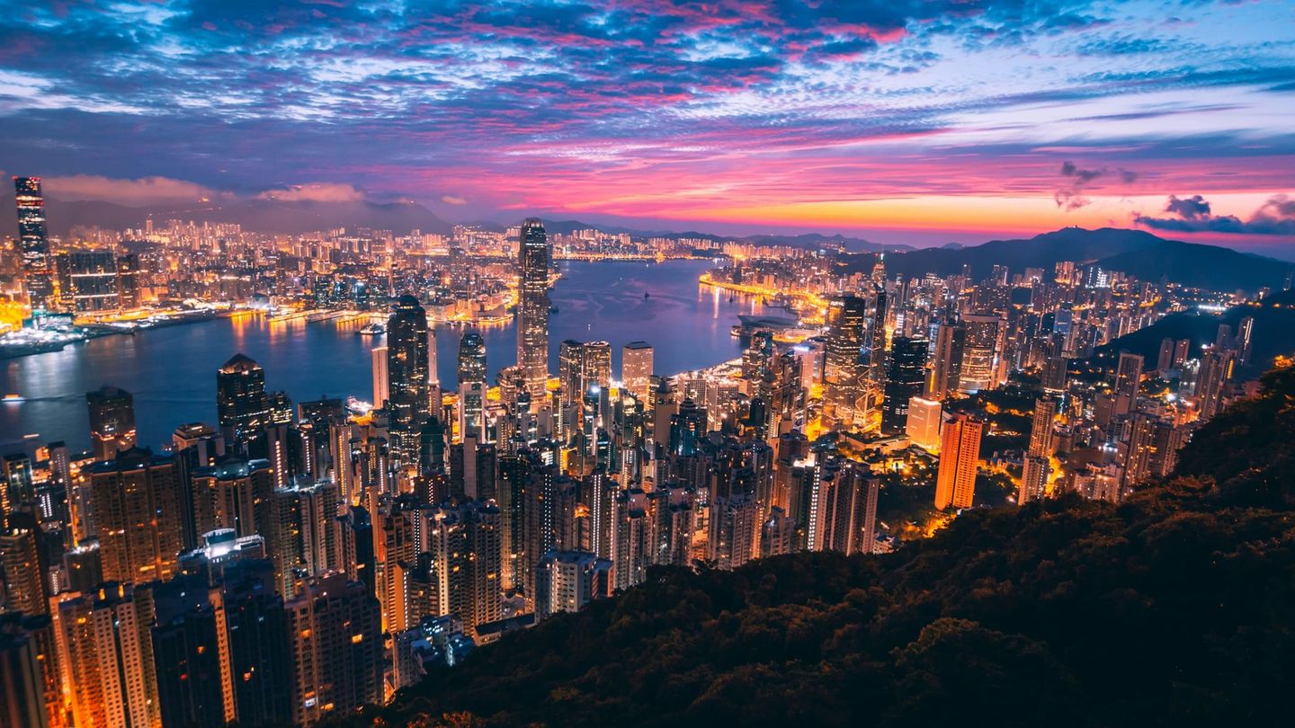 China Asks Brokers: Pause HK RWA